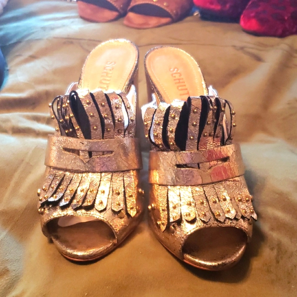 Gold metallic Kiltie Schutz mules
